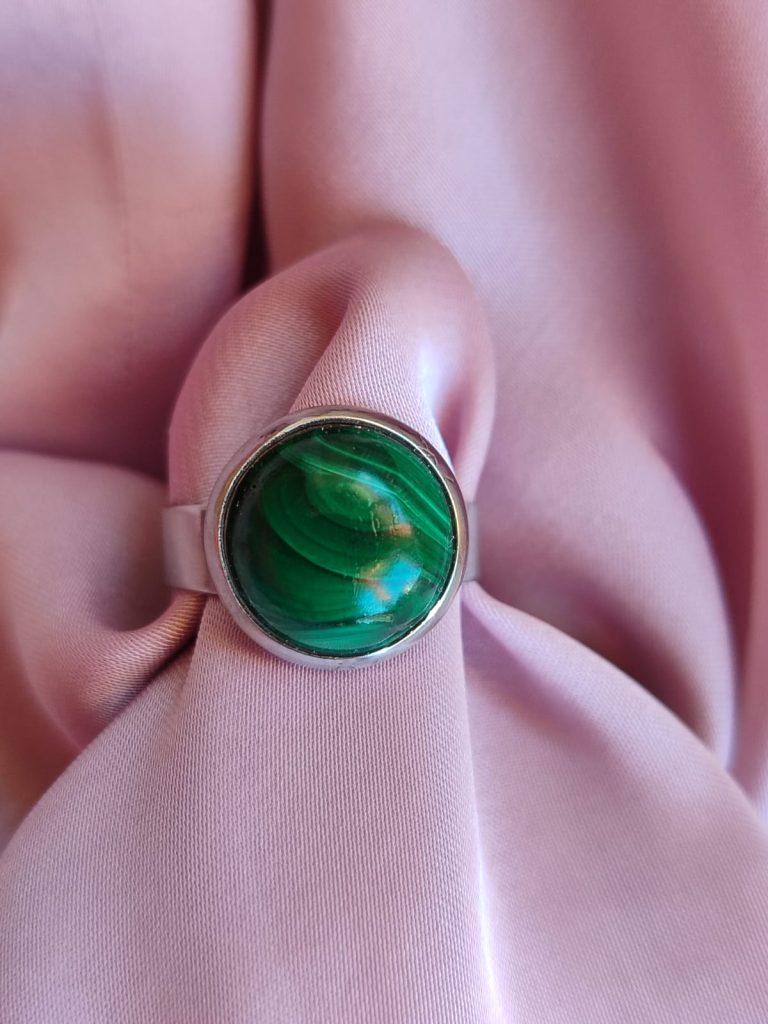 Custode di Smeraldo – Anello in Malachite | Il Laboratorio delle Pietre