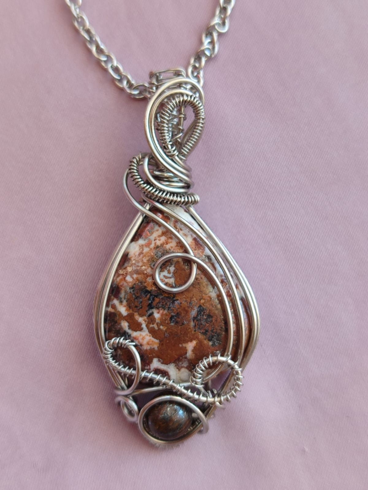 Frammento di Vesta – Ciondolo in Red Copper Dolomite | Il Laboratorio delle Pietre