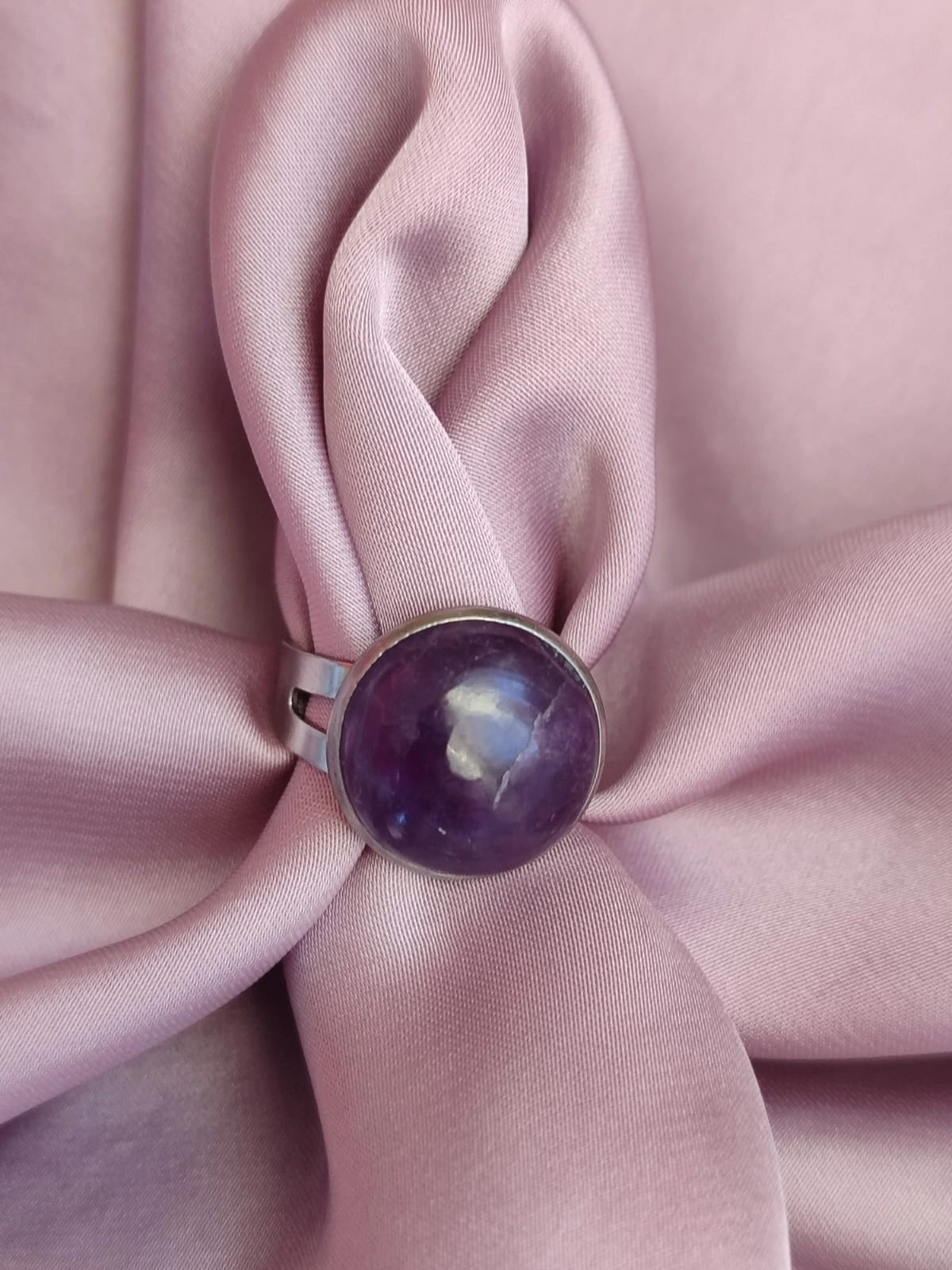 Anello di Violeth – Anello in Acciaio con Ametista | Il Laboratorio delle Pietre