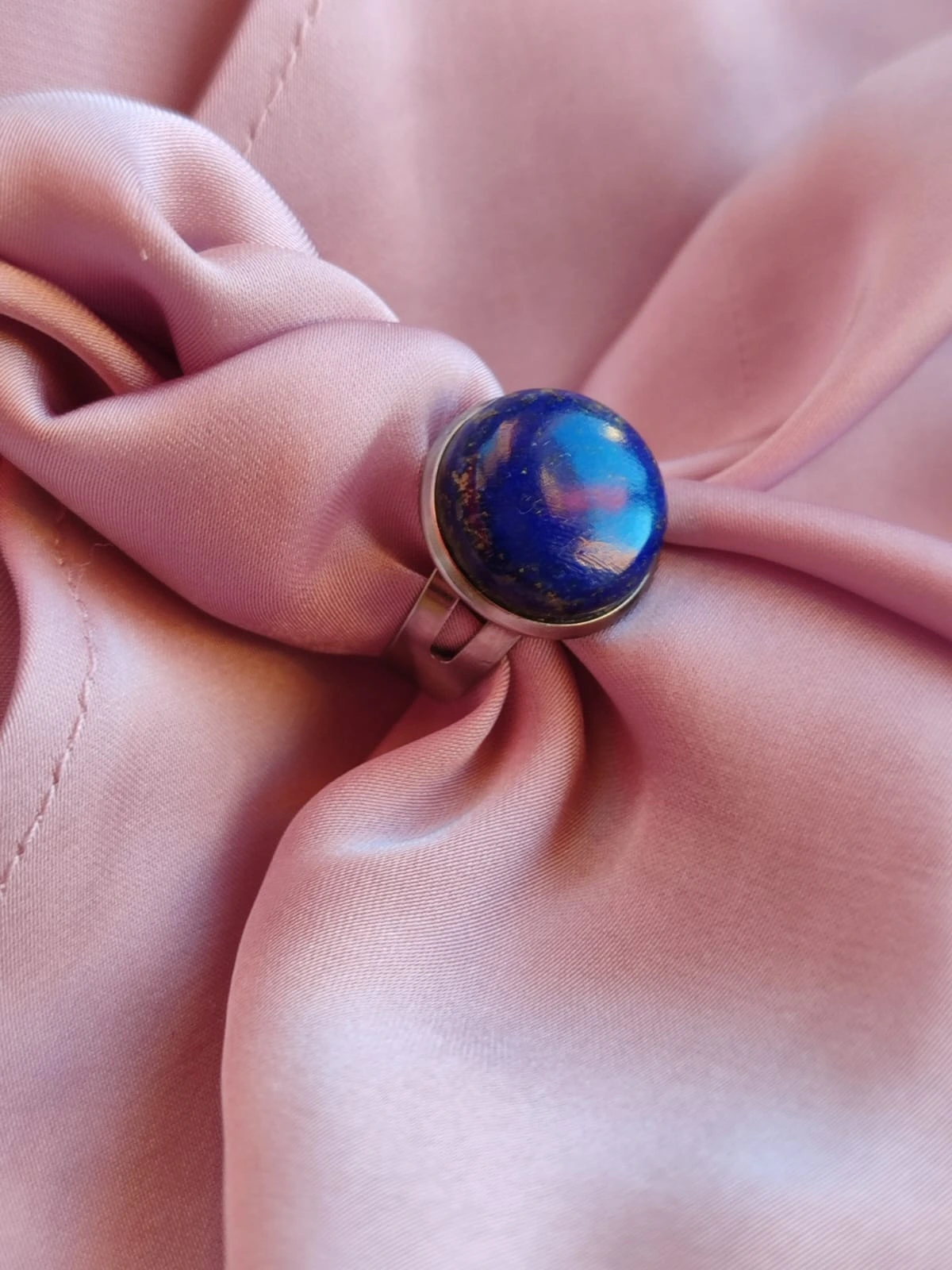 Sigillo di Azzurra – Anello in Acciaio con Lapislazzuli | Il Laboratorio delle Pietre