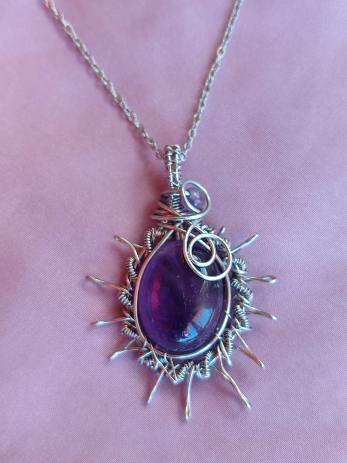 Sole di Amarynth – Collana in Acciaio con Ametista | Il Laboratorio delle Pietre