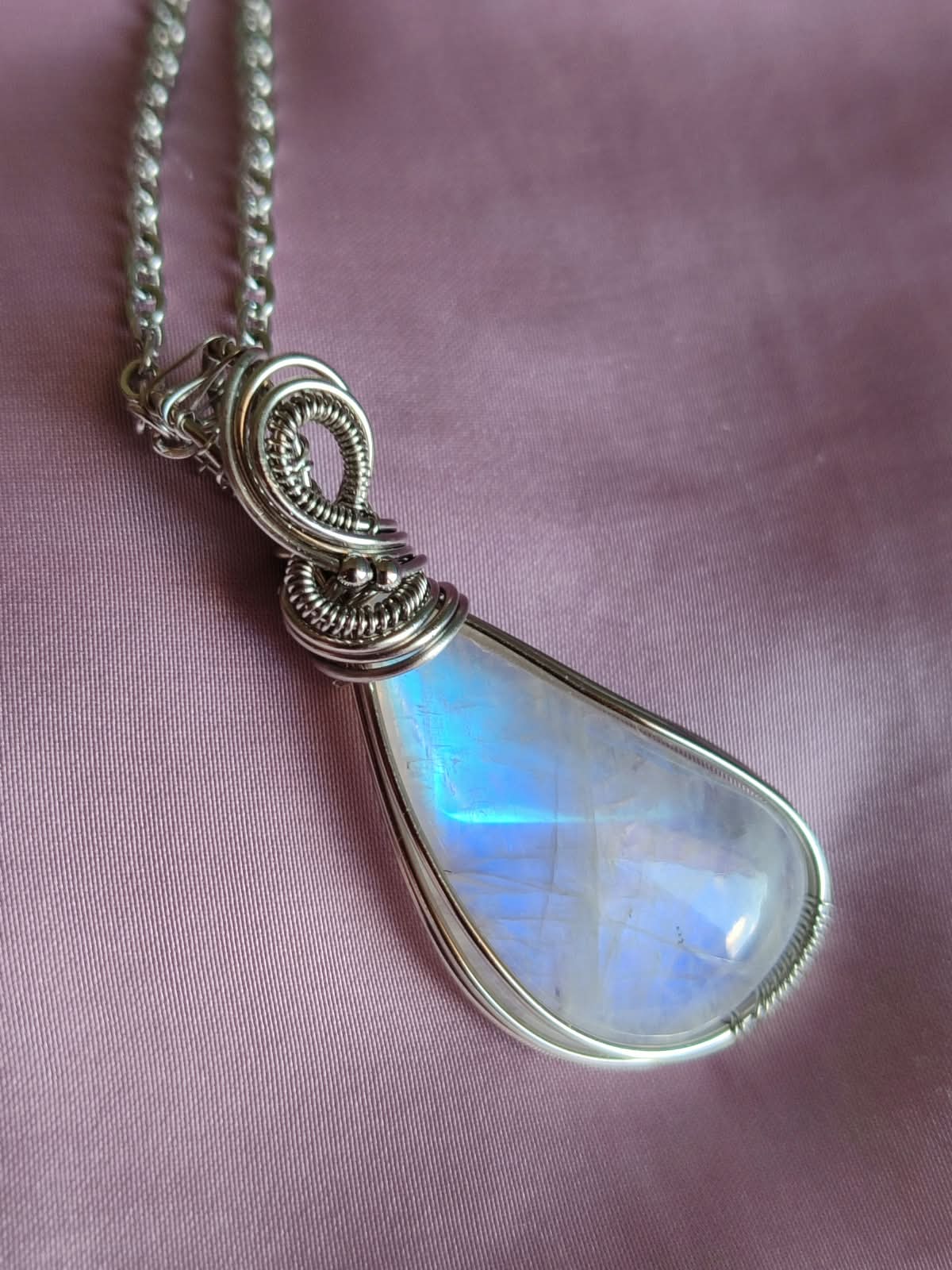 Raggio di Lunethra – Ciondolo in Labradorite Bianca