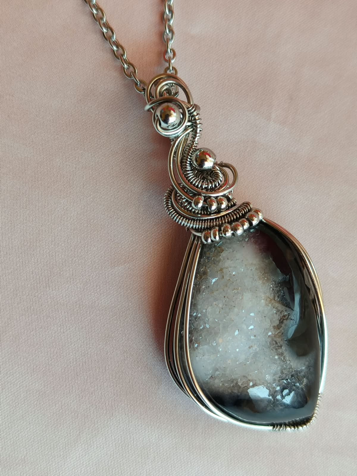 Eclisse di Noctra – Ciondolo in Agata Black Druzy